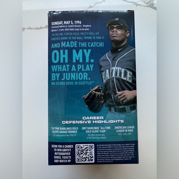 Ken Griffey Jr. Home Run Robbery Bobblehead - Picture 3 of 5